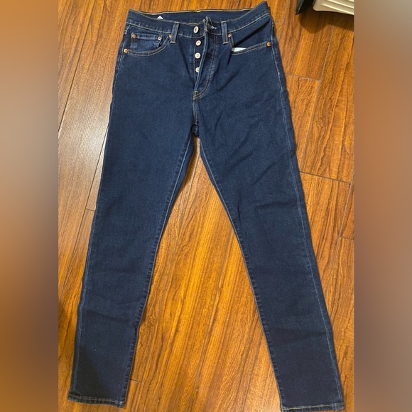 Women’s 501 Levi’s - Picture 2 of 3